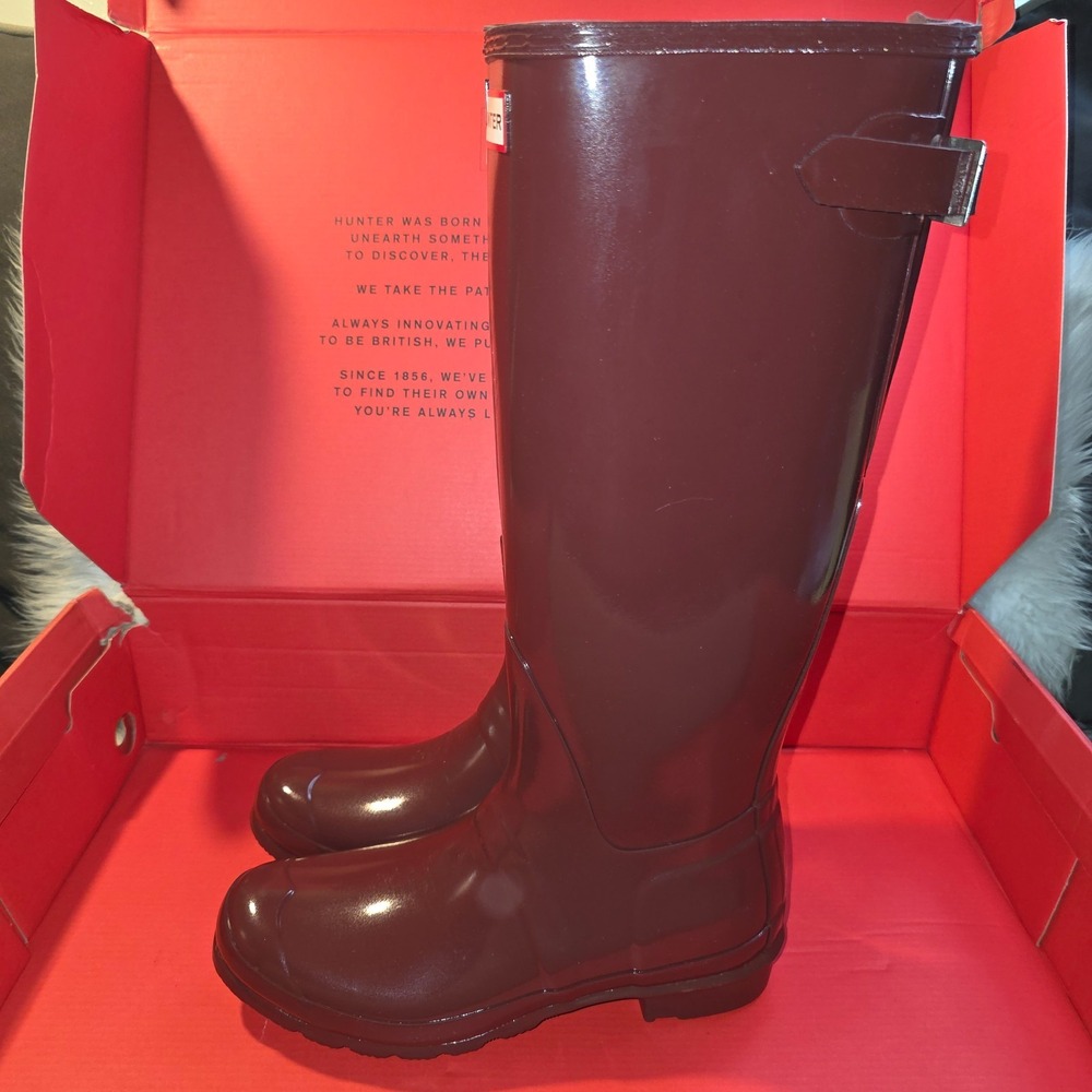 Hunter Original Tall Back Adjustable Gloss Rain Boots – Women's 9 — Burgundy - Picture 2 of 9